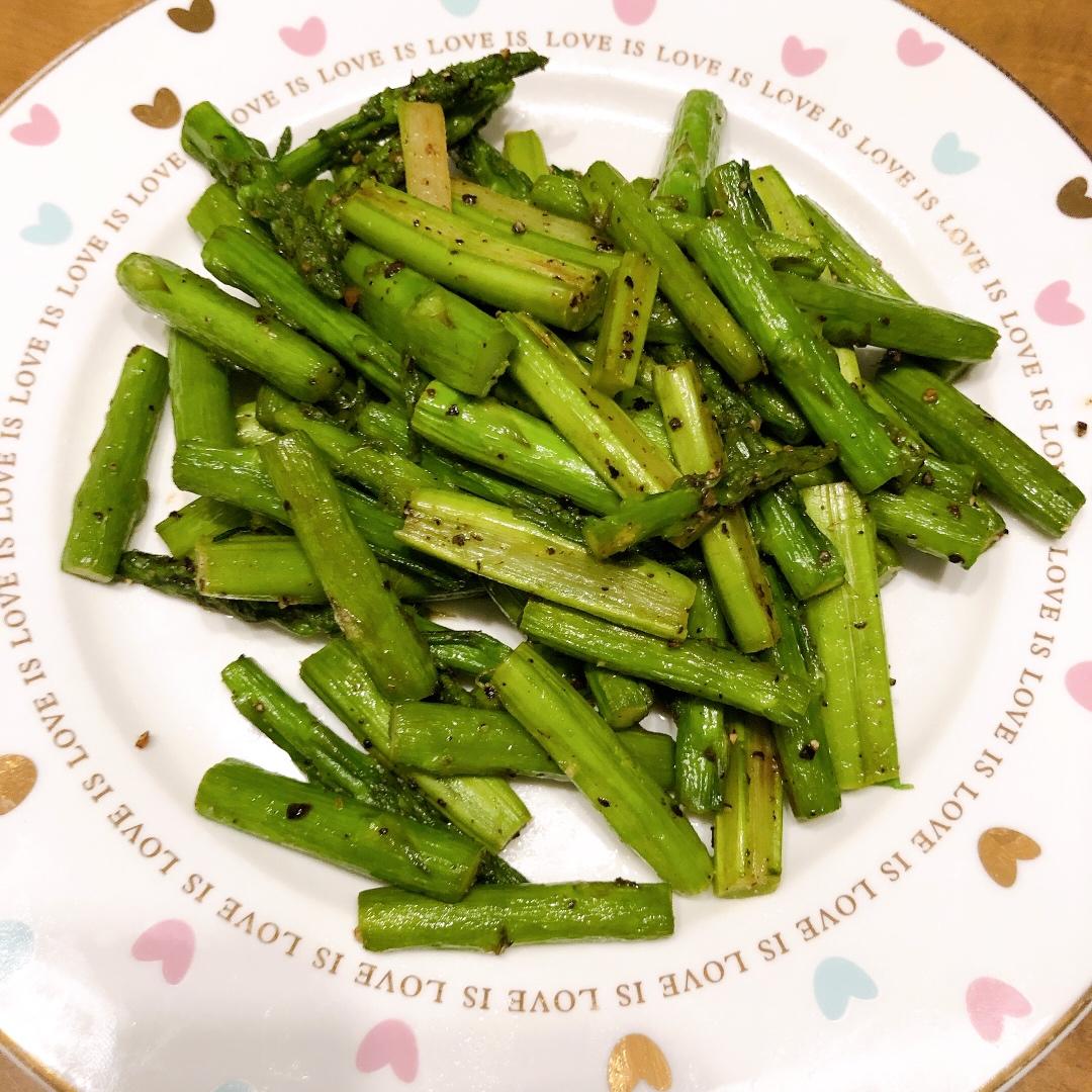 黑胡椒煎芦笋（新手水焯版）——牛排搭档