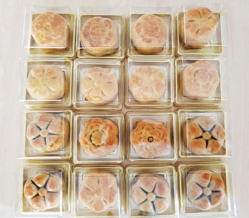 广式月饼－－蛋黄豆沙月饼