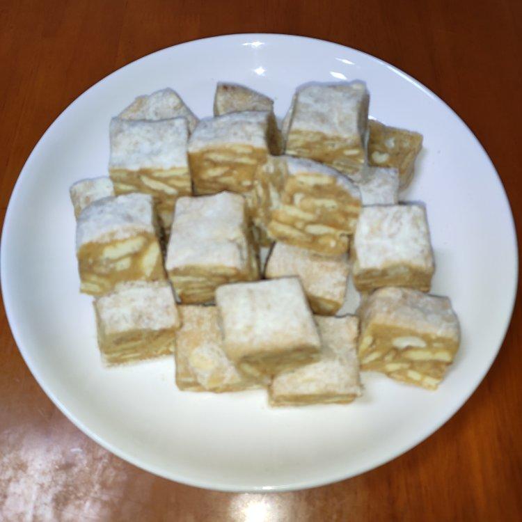 咸蛋黄肉松雪花酥