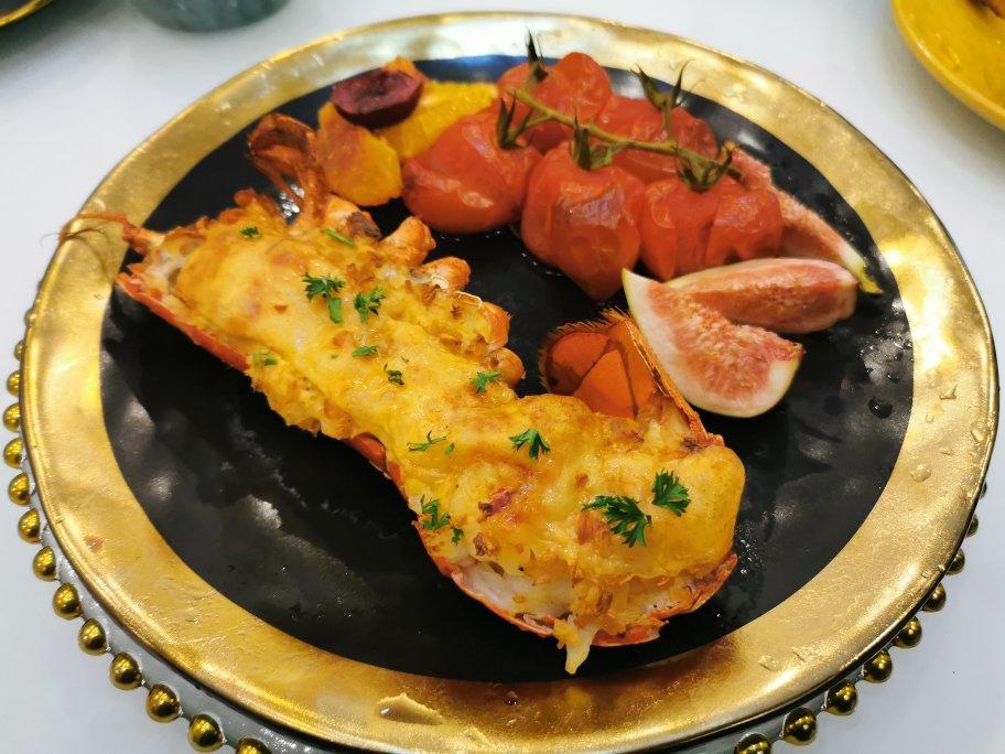 蒜蓉芝士焗波士顿龙虾