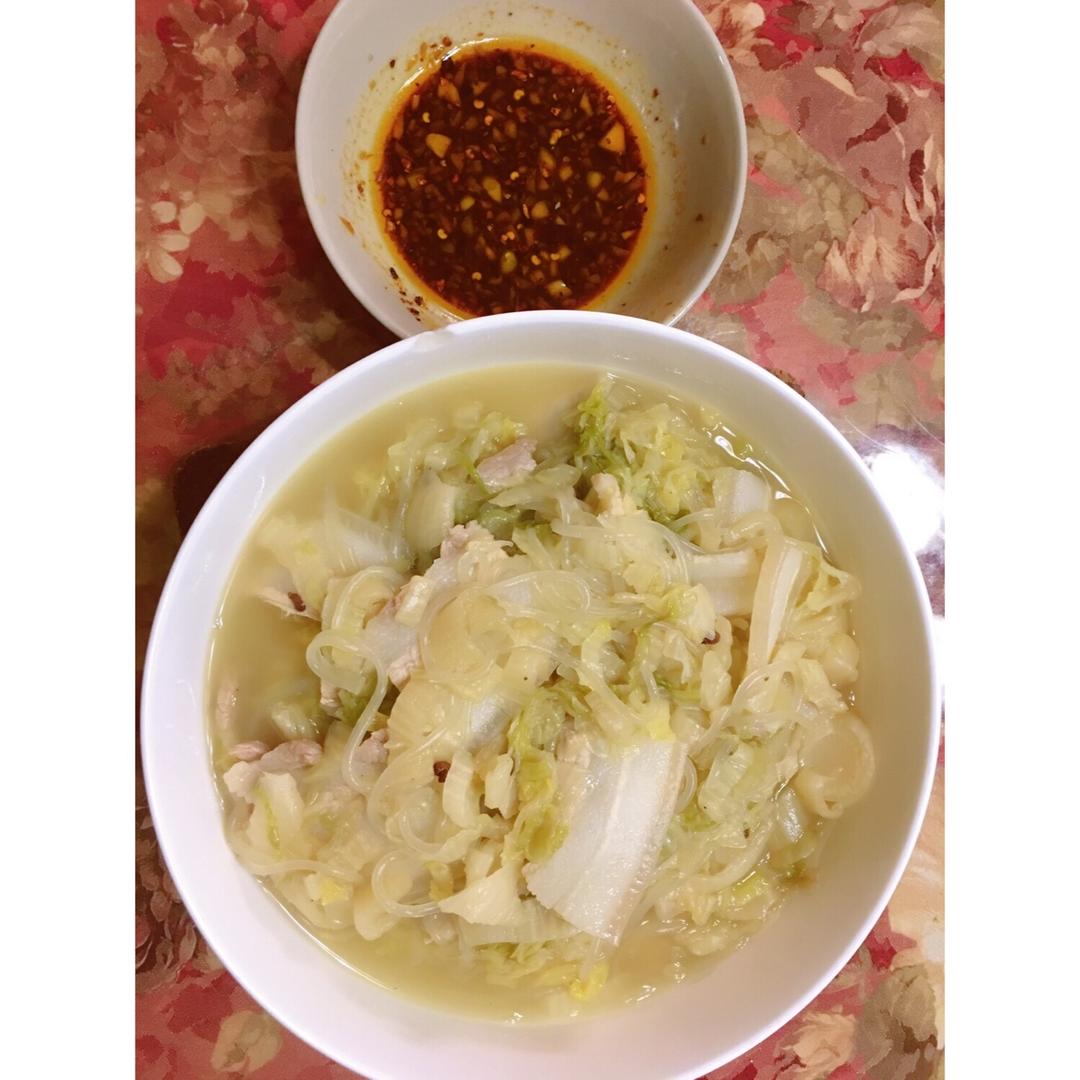 东北酸菜烩白肉粉条