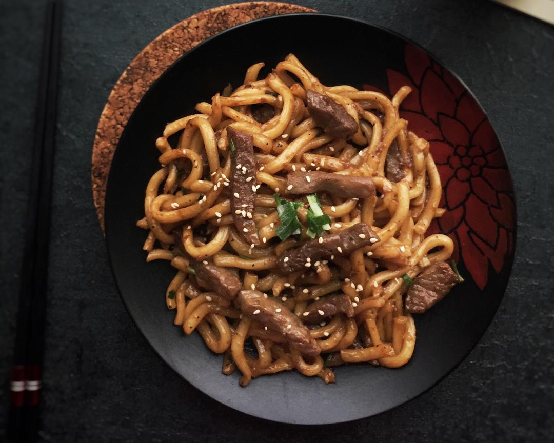 黑胡椒牛肉炒乌冬面的做法