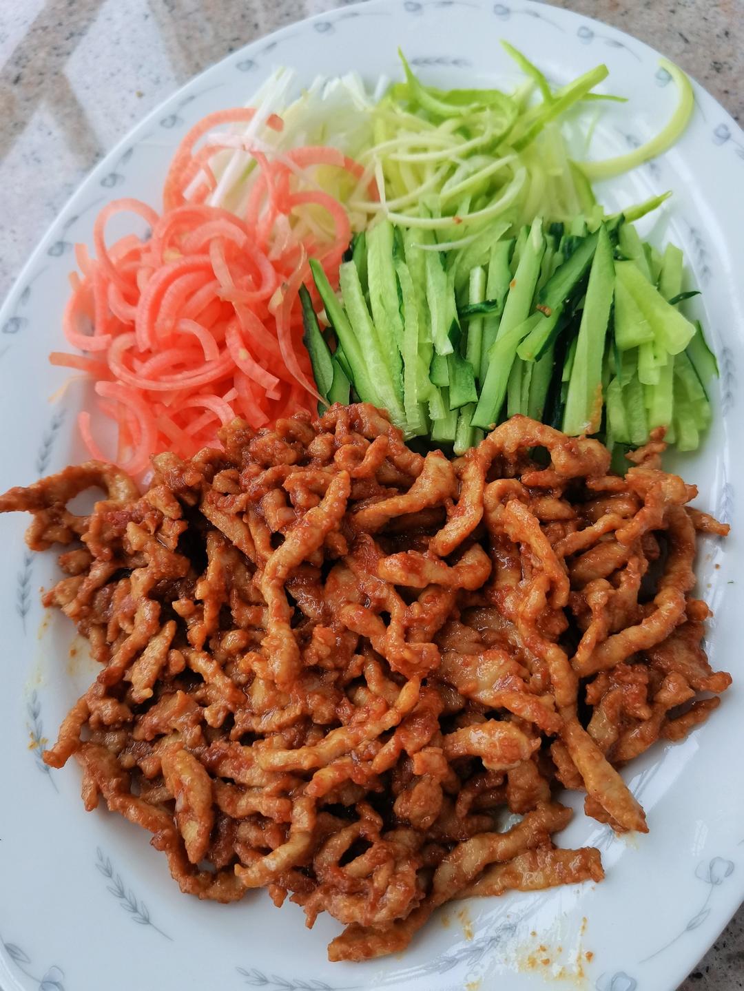 厨师长教你：“京酱肉丝”的家常做法，酱香咸甜适中，老少皆宜