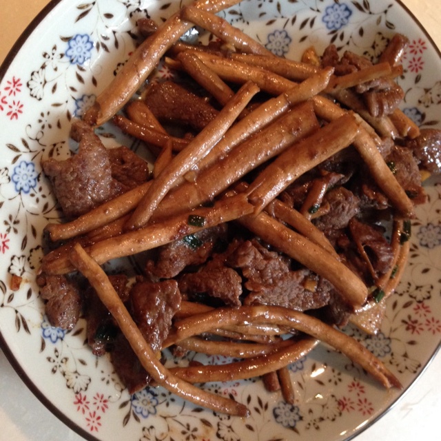 牛肉丝炒茶树菇