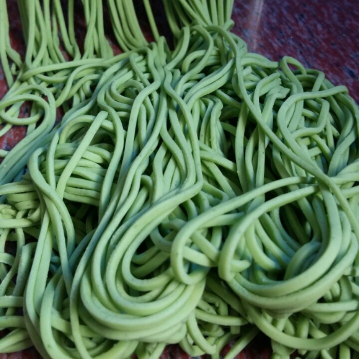自制纯天然蔬菜汁彩色面条