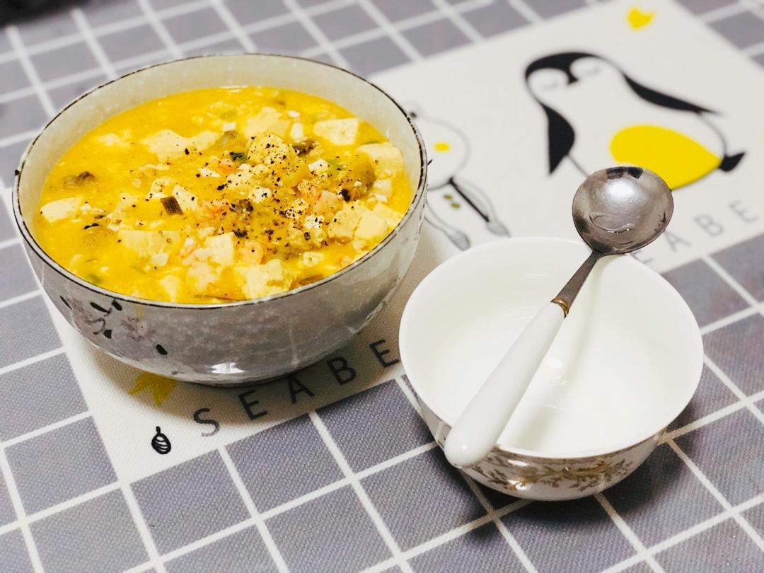 超超下饭的咸鸭蛋海鲜炖豆腐