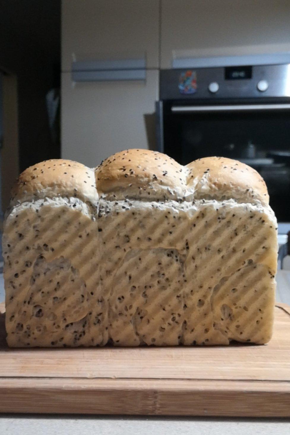 西川功晃- 黑芝麻土司