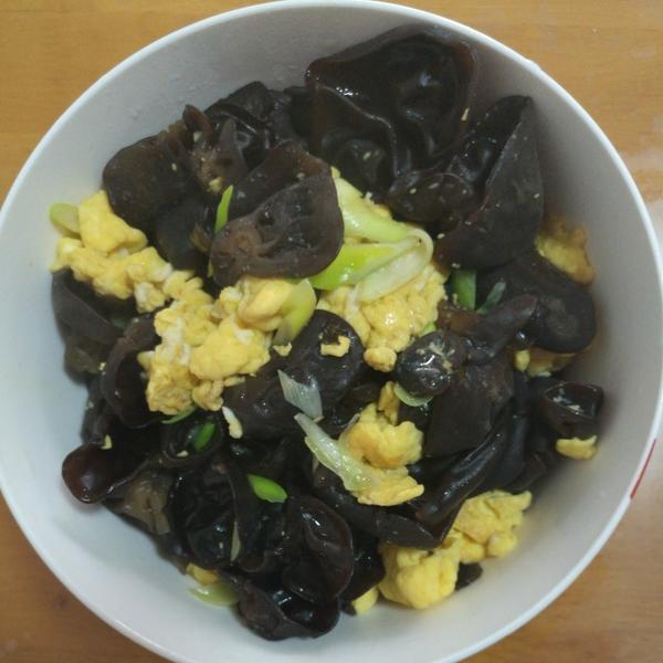 木耳炒鸡蛋 Wood ear Mushrooms with Egg