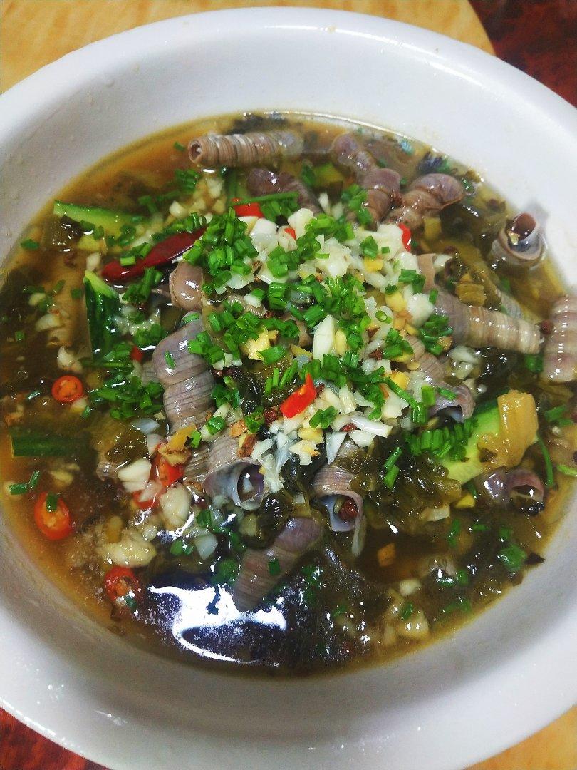 酸菜钉螺煲