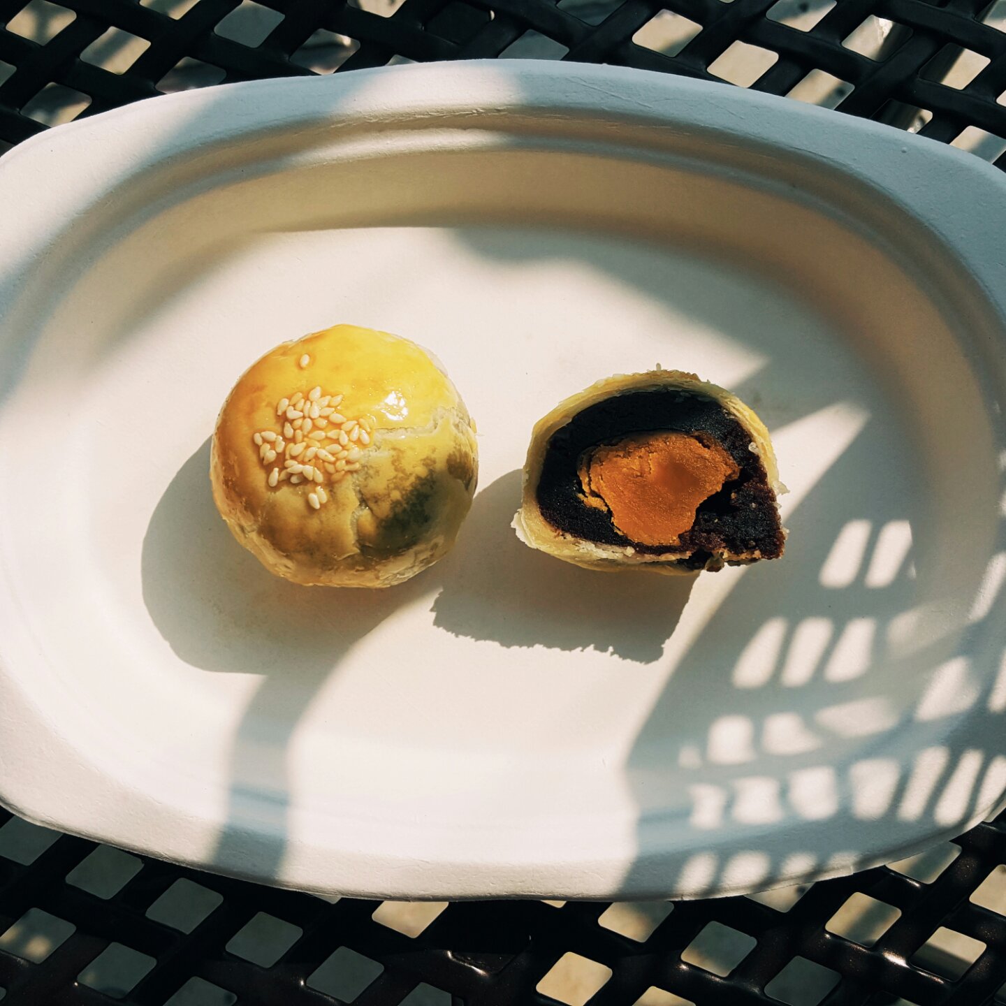 蛋黄酥 Danhuangsu