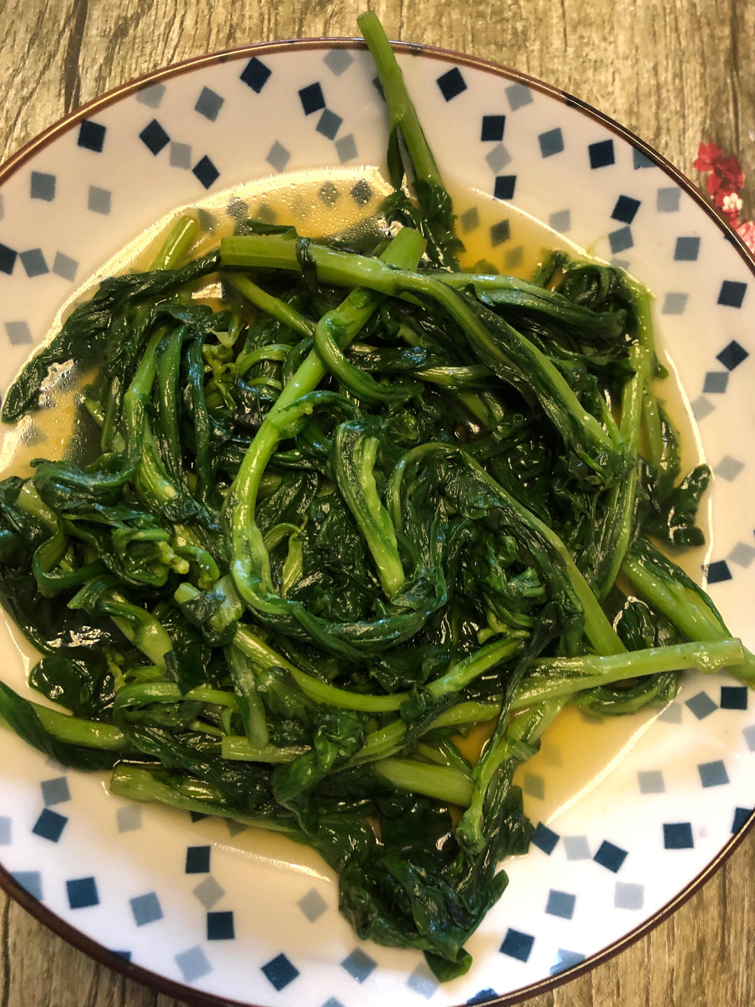 炝炒大叶茼蒿(蓬蒿菜)