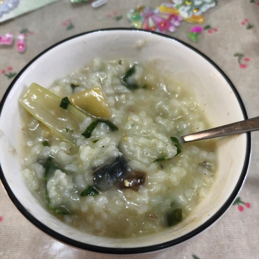妈妈👩教我做的皮蛋瘦肉粥🥣简单快捷美味😋