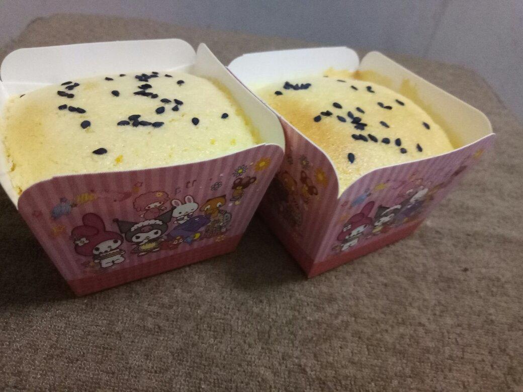 全蛋法打发原味海绵杯子蛋糕
