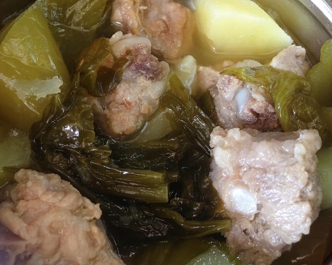酸菜土豆排骨煲