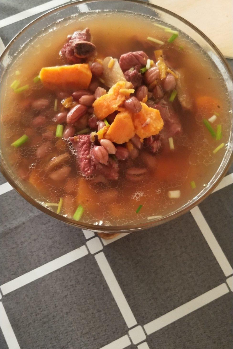 安神补脑的排骨花生红薯汤