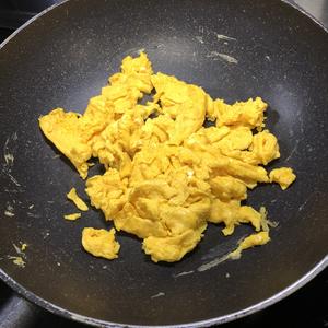 轻盐韭菜炒鸡蛋的做法 步骤4