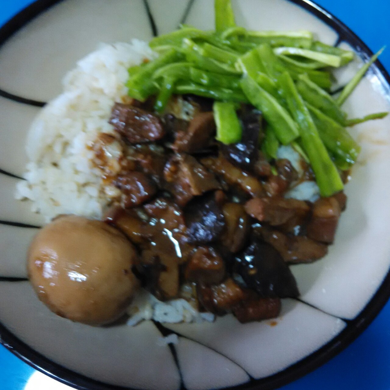 洋葱酥卤肉饭