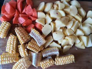 饭菜一锅出－土豆玉米排骨焖卷子【超详细】的做法 步骤11