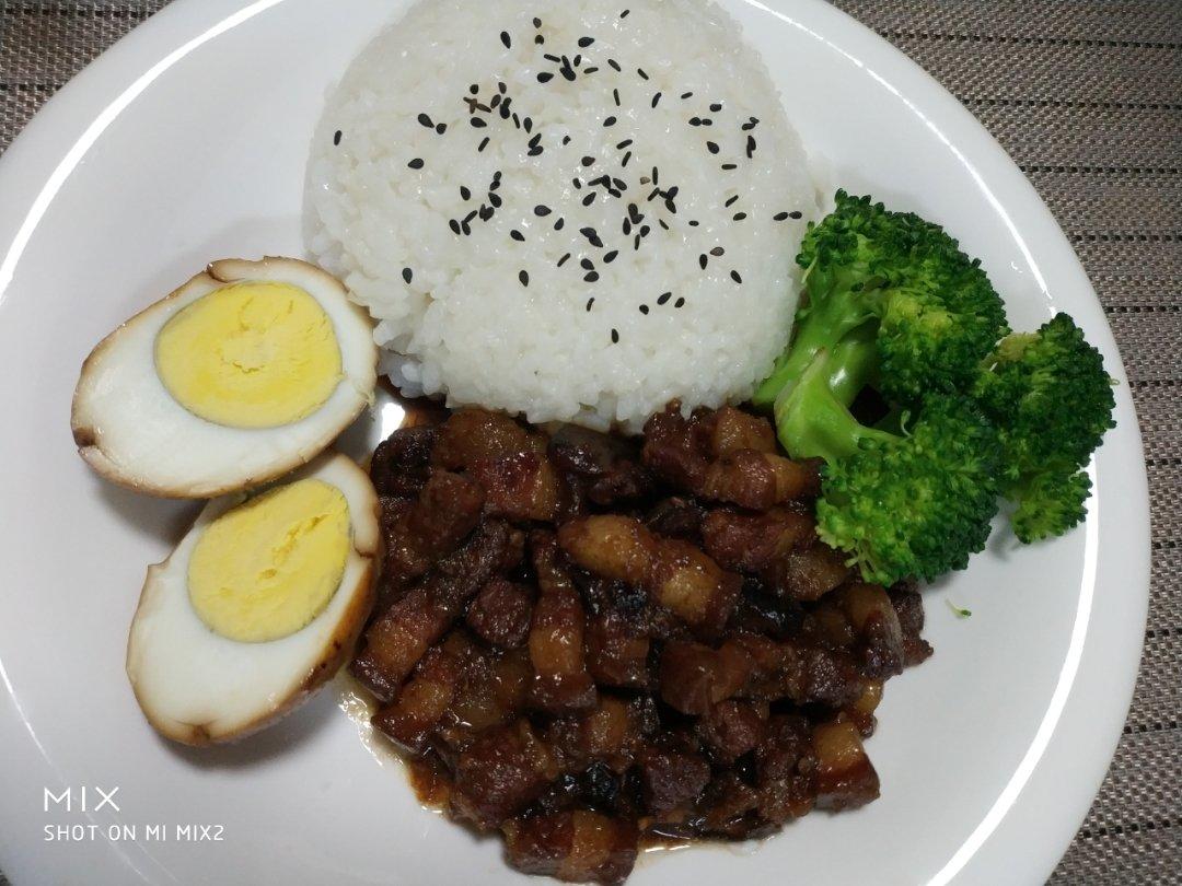 洋葱酥卤肉饭