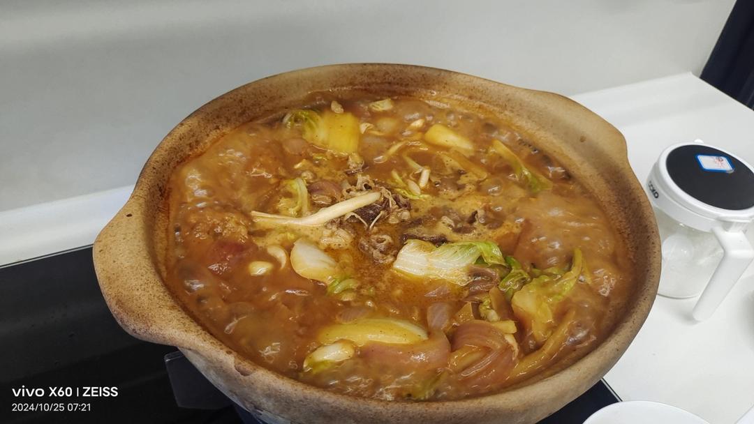 沙茶金针菇粉丝肥牛煲