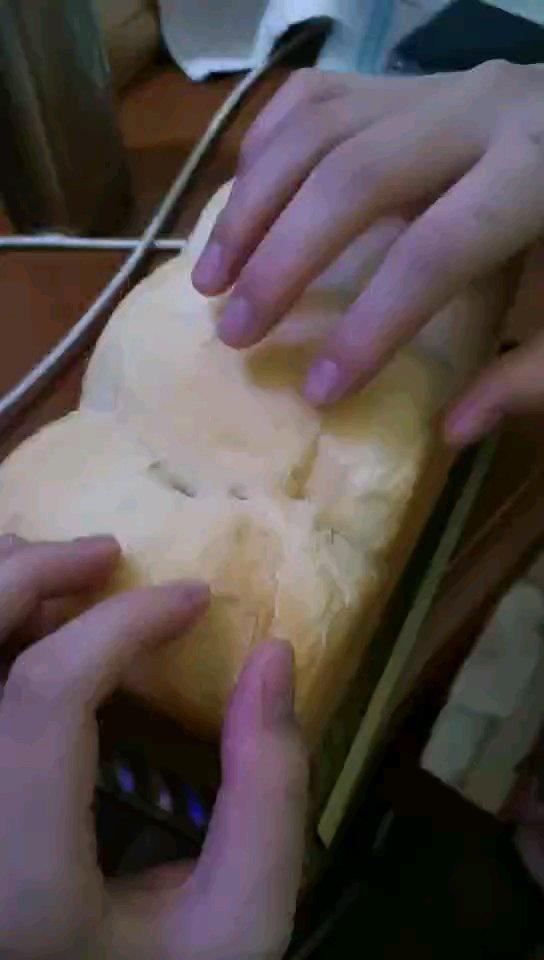 一次发酵的牛奶吐司，省事儿但依旧松软