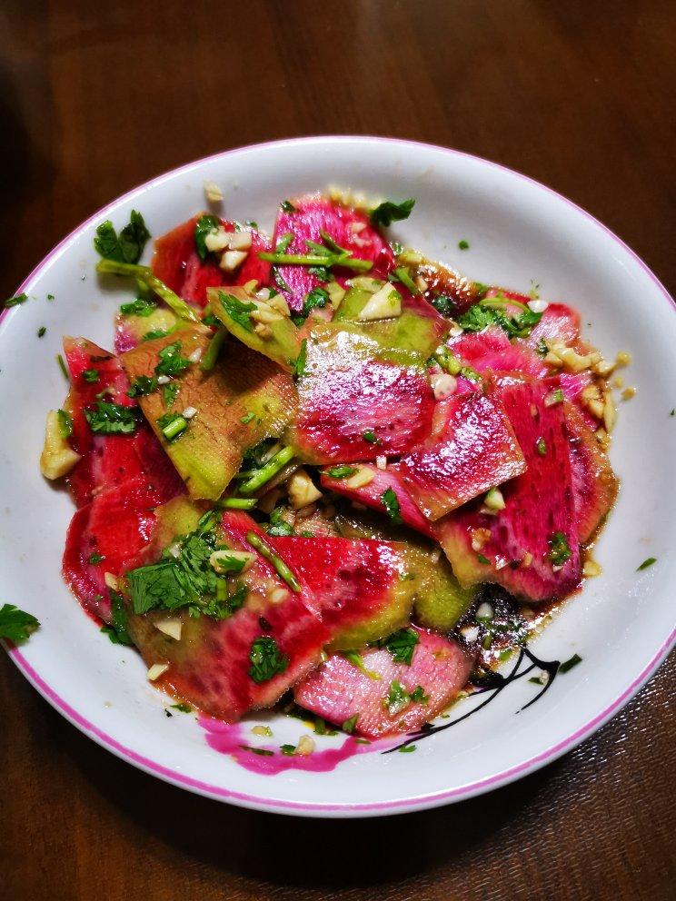 一群qq做的凉拌萝卜皮