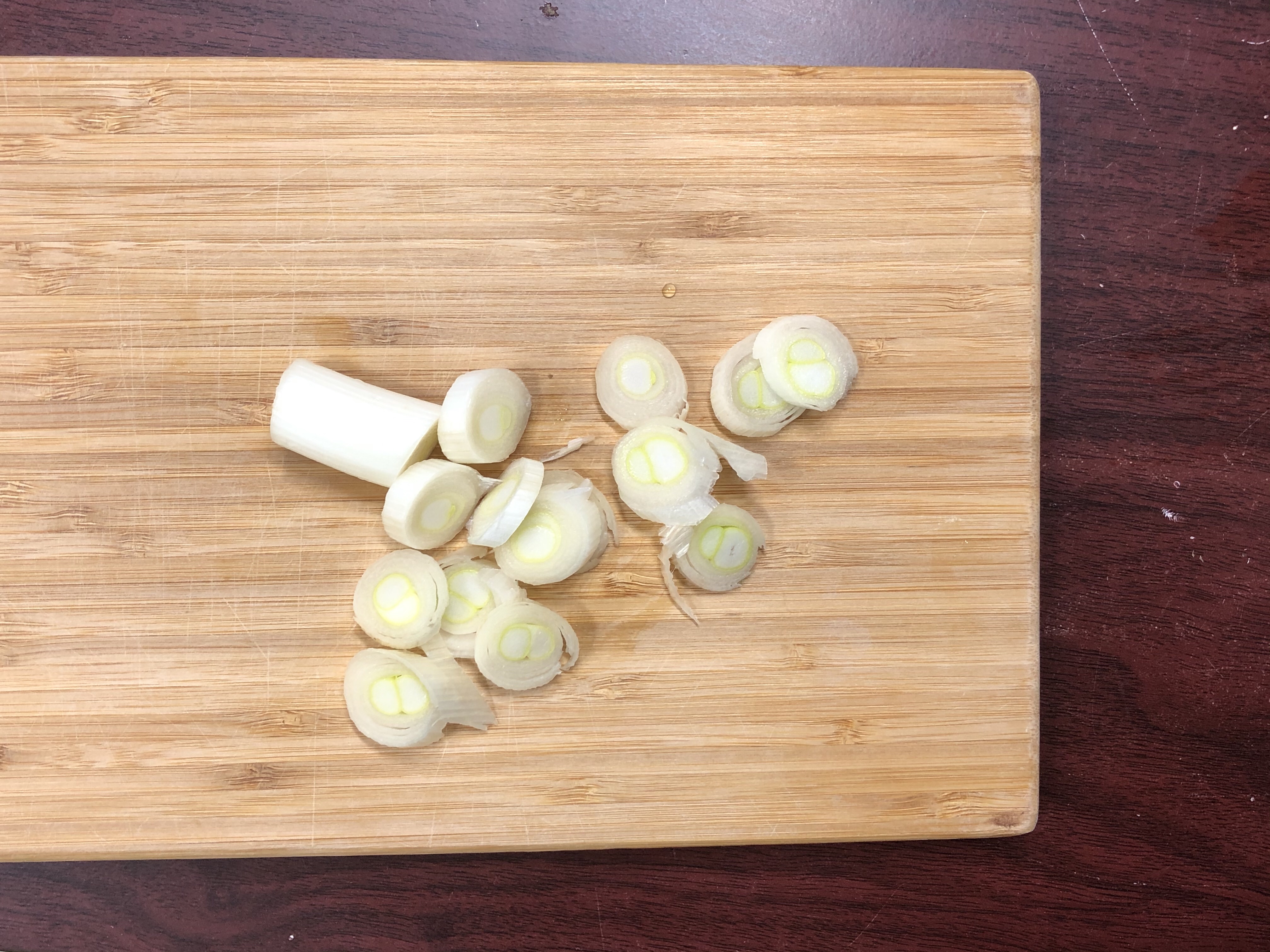 酸辣可口韩式辣白菜豆腐汤😋低卡减脂‼️的做法 步骤2