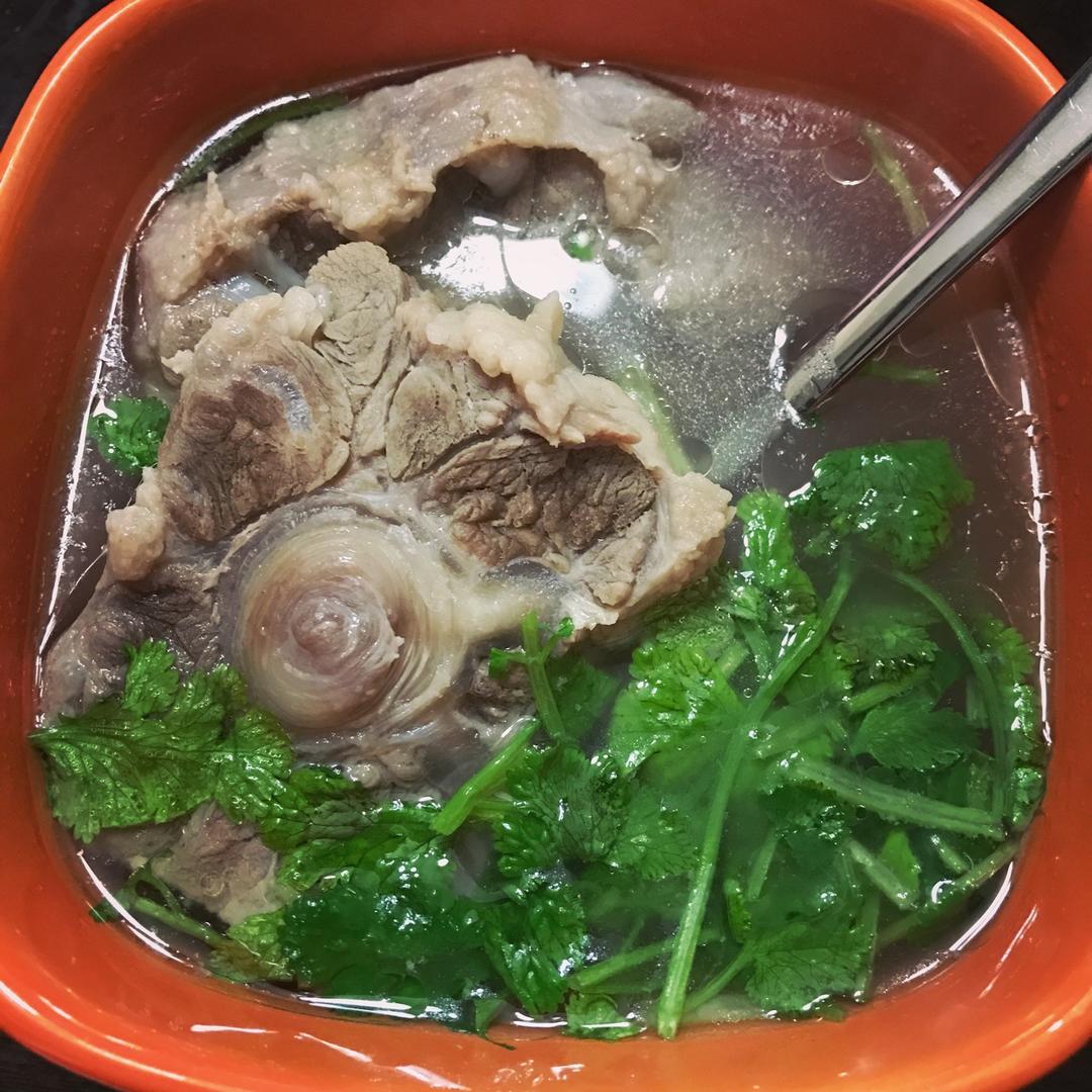 清炖牛尾汤