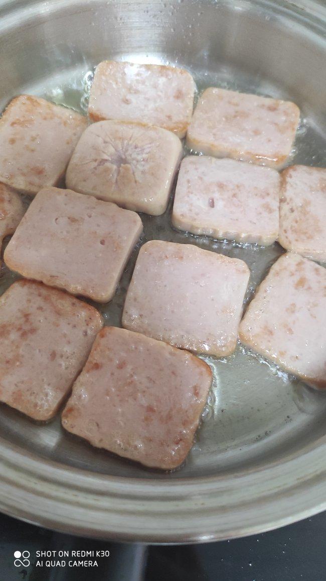 就像有句话所说：成年人的世界里，从来就没有“容易”二字。很多时候，你只能单枪匹马，直面生活的兵荒马乱。