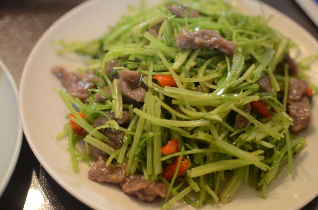 芹菜炒牛肉