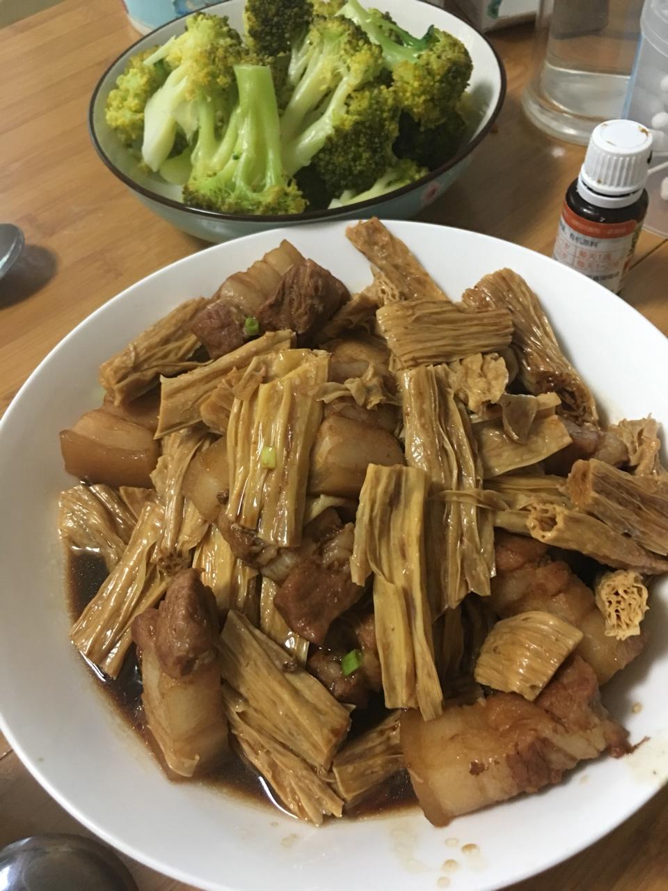 腐竹焖五花肉