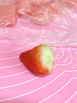 蜜桃女孩の豆沙草莓大福的做法 步骤5