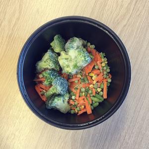 健身减脂的懒人糙米蔬菜海鲜饭～的做法 步骤2