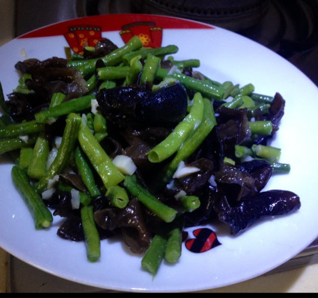黑木耳炒长豆角