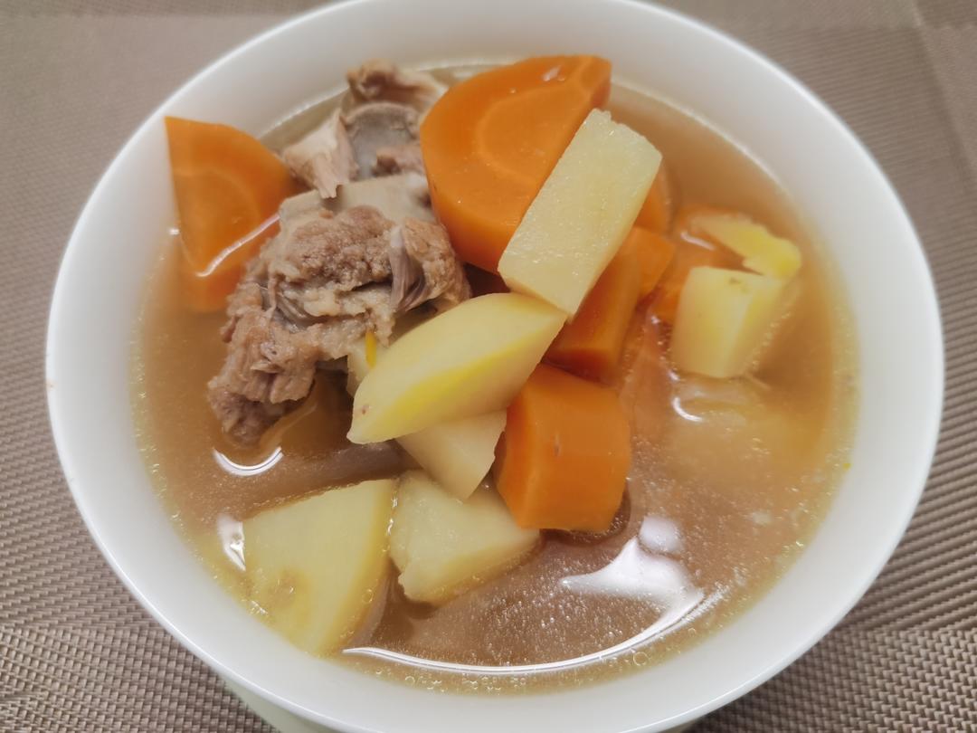 土豆胡萝卜排骨汤