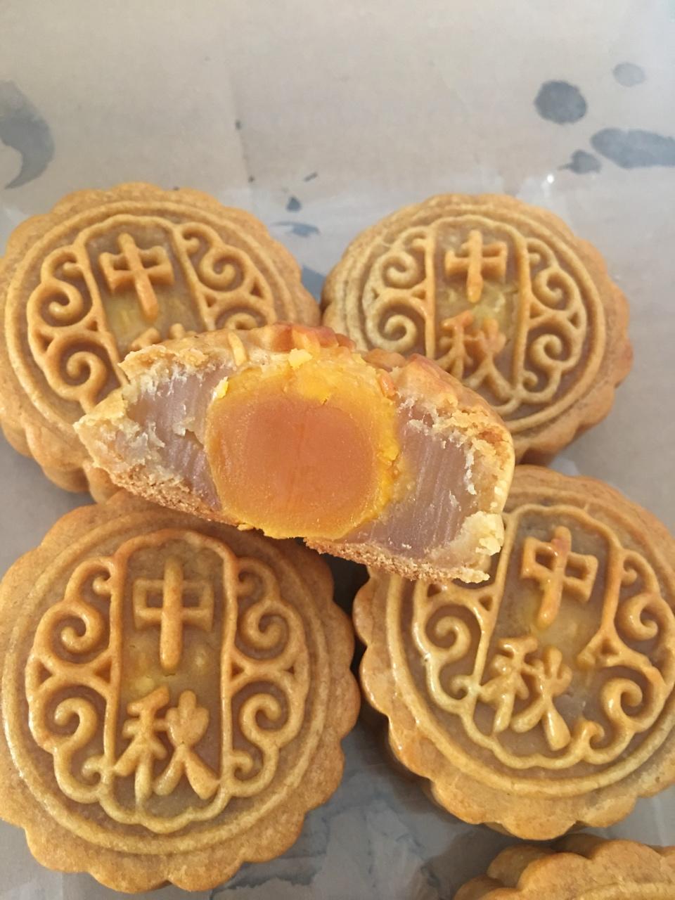 广式月饼——蛋黄莲蓉月饼