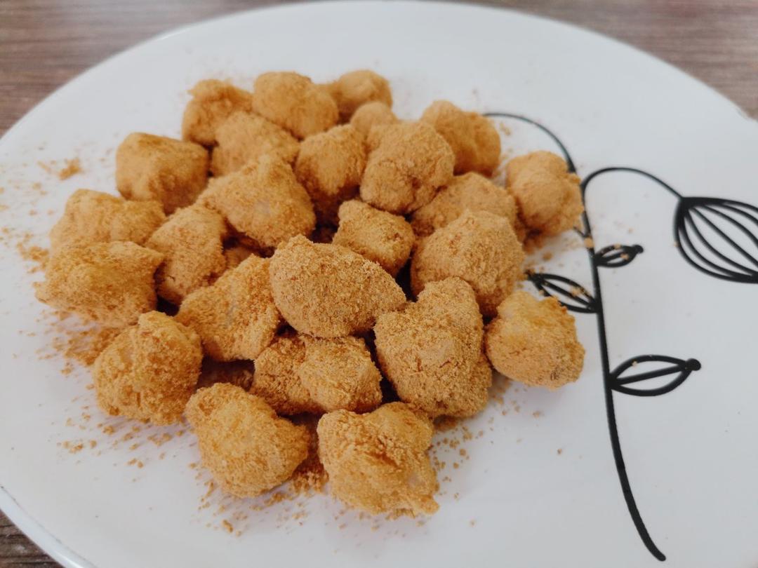 小妮6做的糍粑糯米糍黄豆粉粘糯米球附上黄豆粉的做法