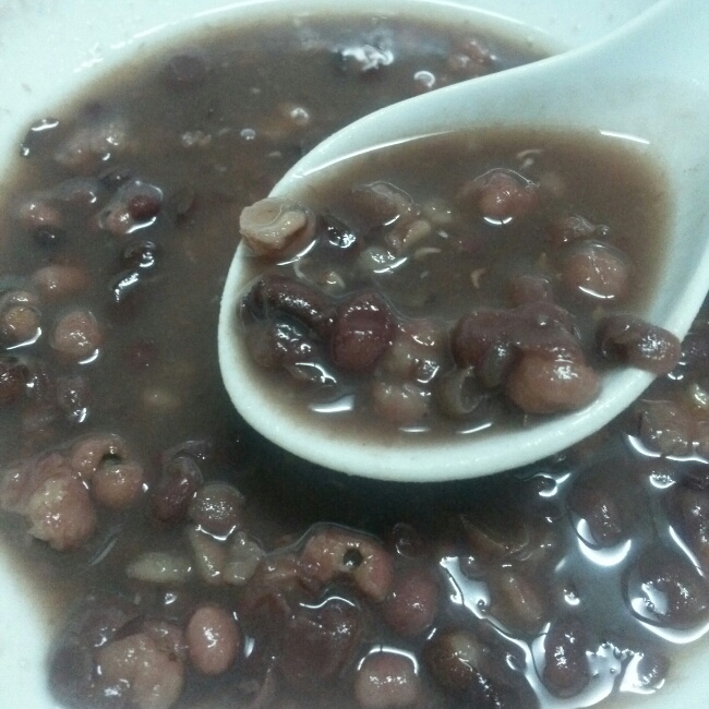 红豆薏米粥 (Red Bean and Pearl Barley Congee)