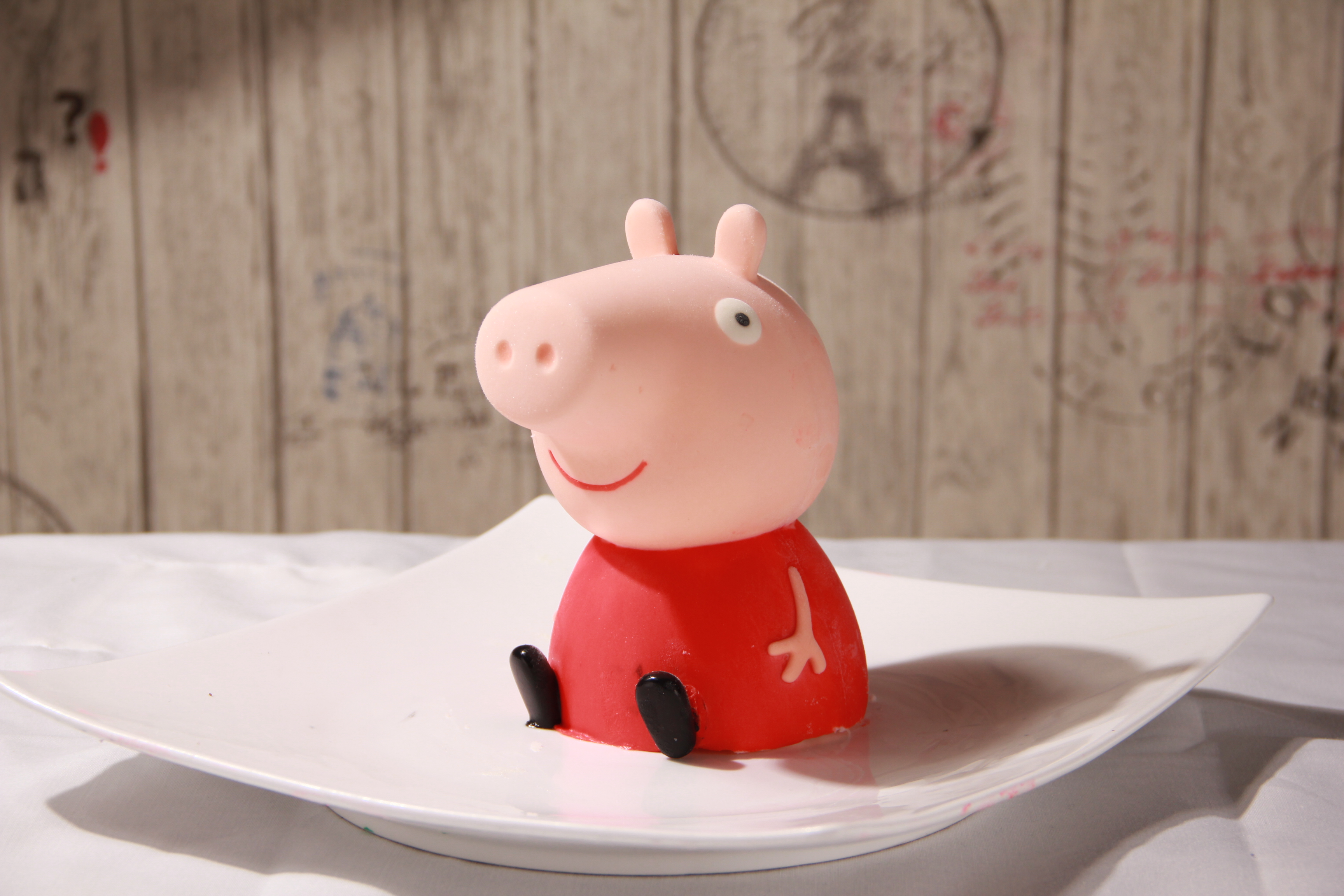 粉红猪小妹小猪佩琦蛋糕3d立体冰激凌慕斯生日蛋糕的做法