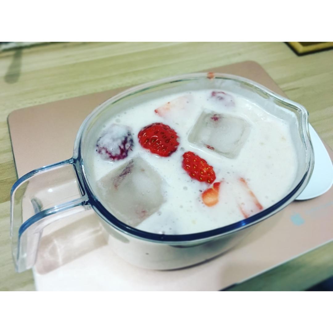 香蕉草莓奶昔