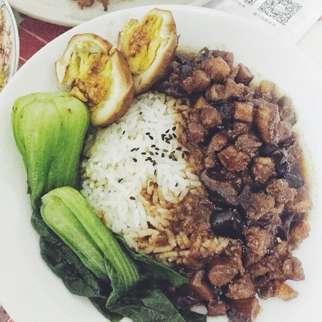 洋葱酥卤肉饭