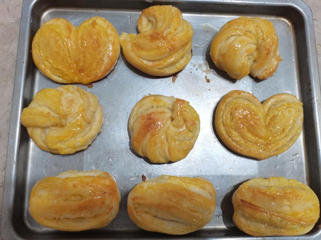 爱意满满的心形椰蓉面包❤️一口吃出幸福感