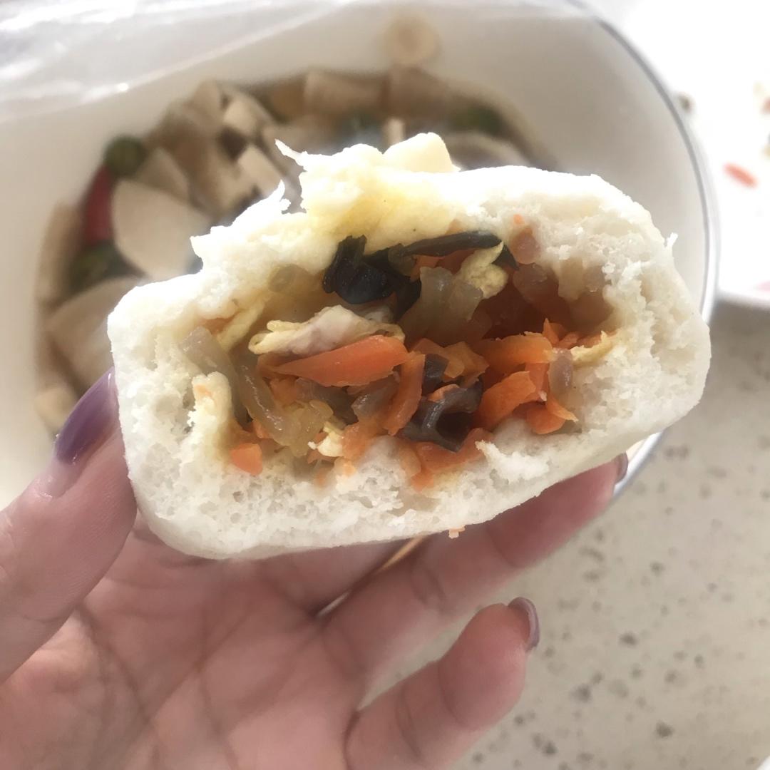 胡萝卜木耳鸡蛋素包子