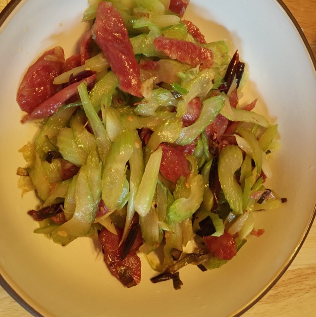 腊肉芹菜