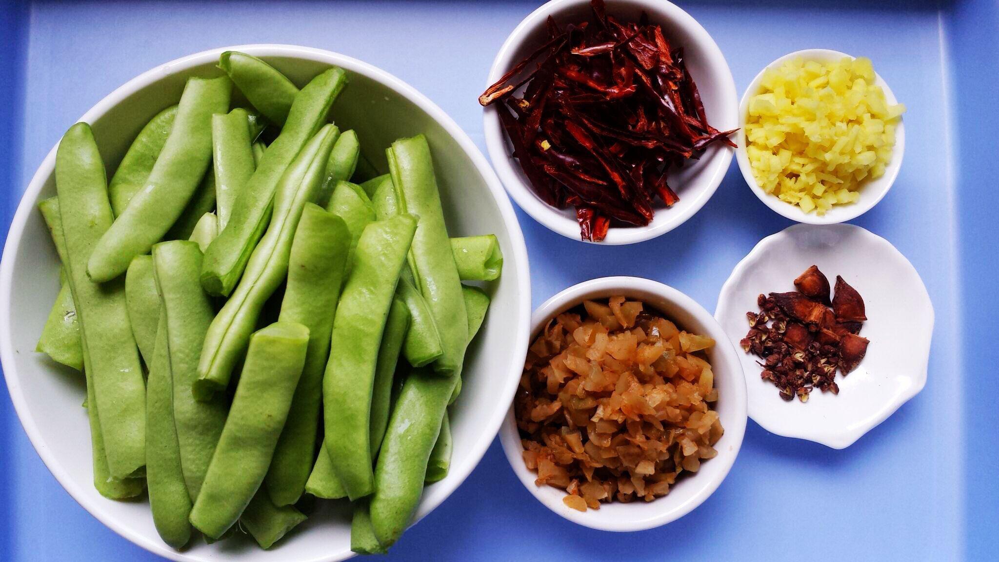 四季豆最完美的吃法丨 干煸四季豆 • 圆满素食的做法 步骤1