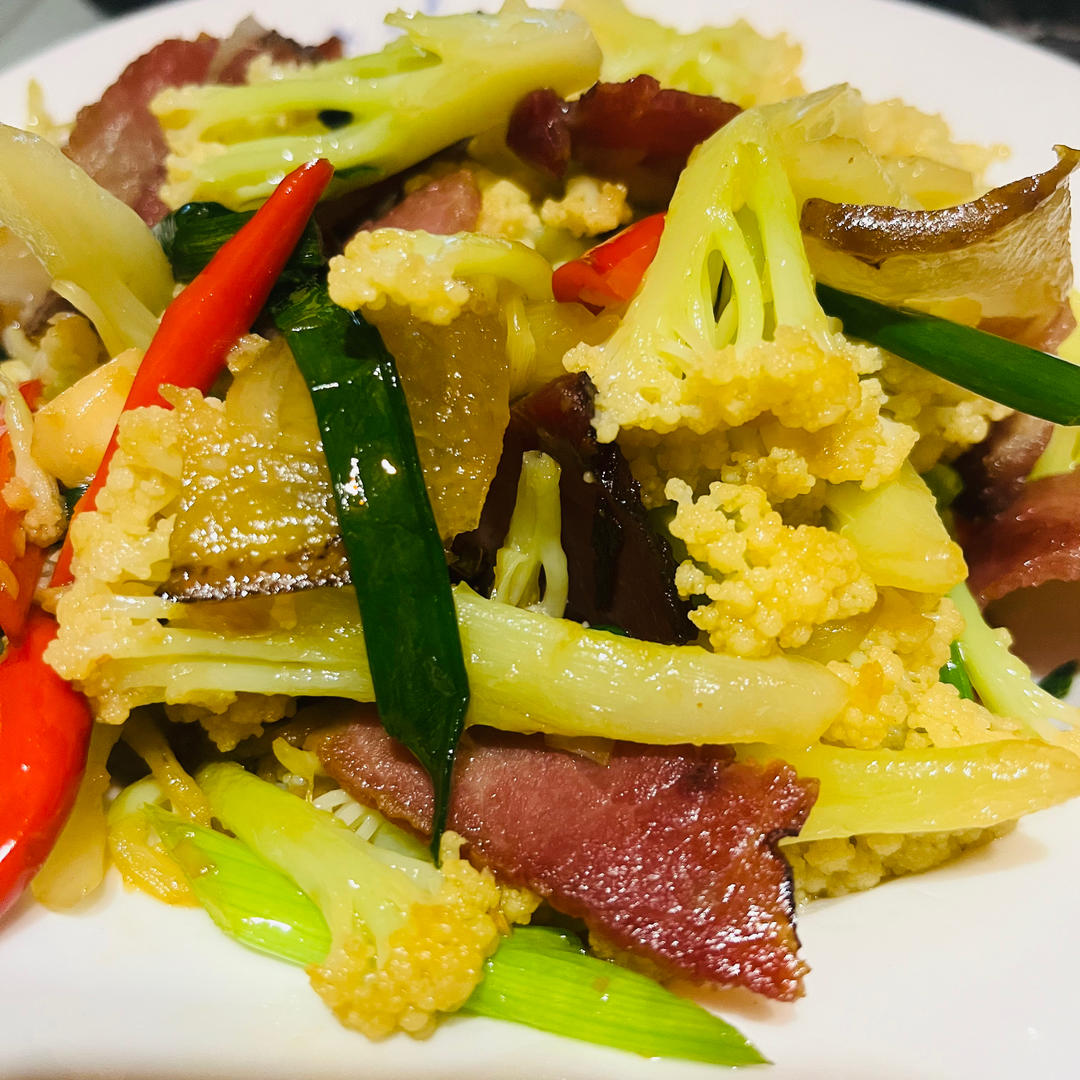 腊肉炒有机花菜