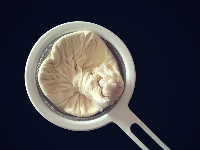 自制希腊酸奶，过滤乳清的做法
