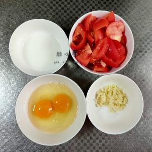 西红柿鸡蛋鸡蛋打卤面的做法 步骤1