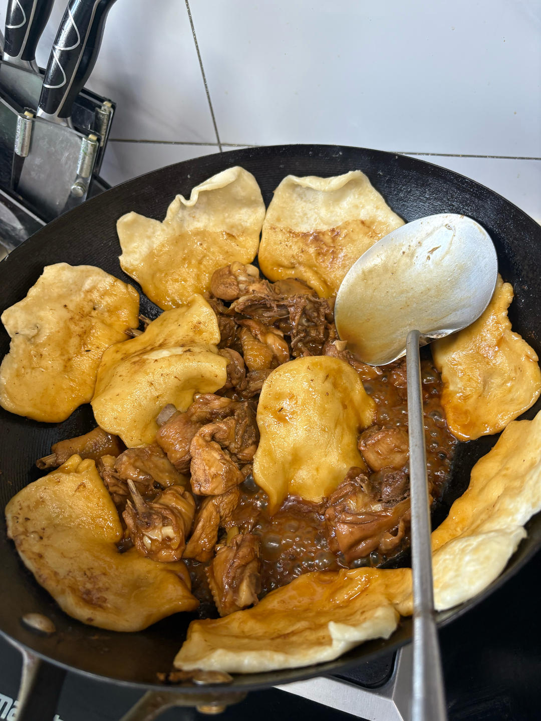 地锅鸡，教你贴饼子好吃的小技巧~