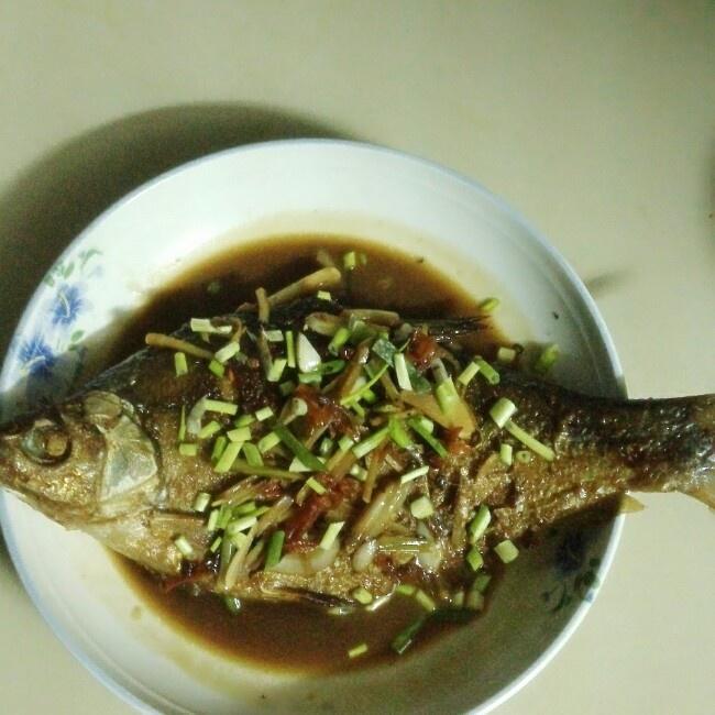 红烧小鳊鱼
